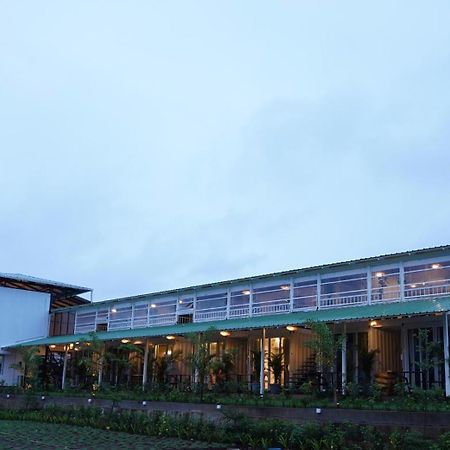 The Boat Club,Karjat Hotell Exteriör bild