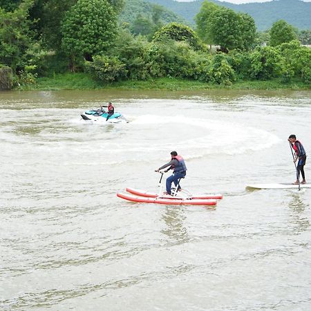 The Boat Club,Karjat Hotell Exteriör bild