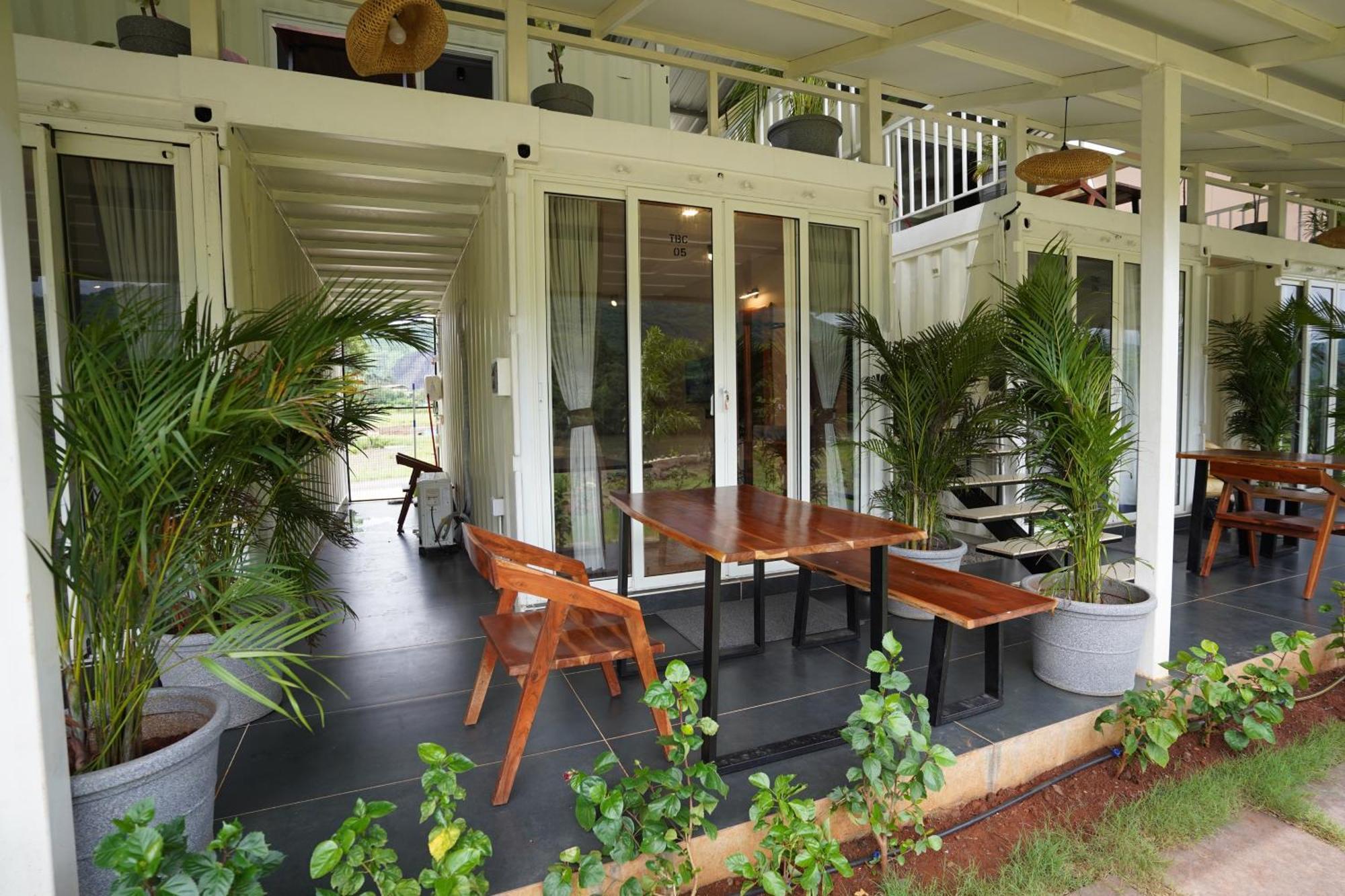 The Boat Club,Karjat Hotell Exteriör bild