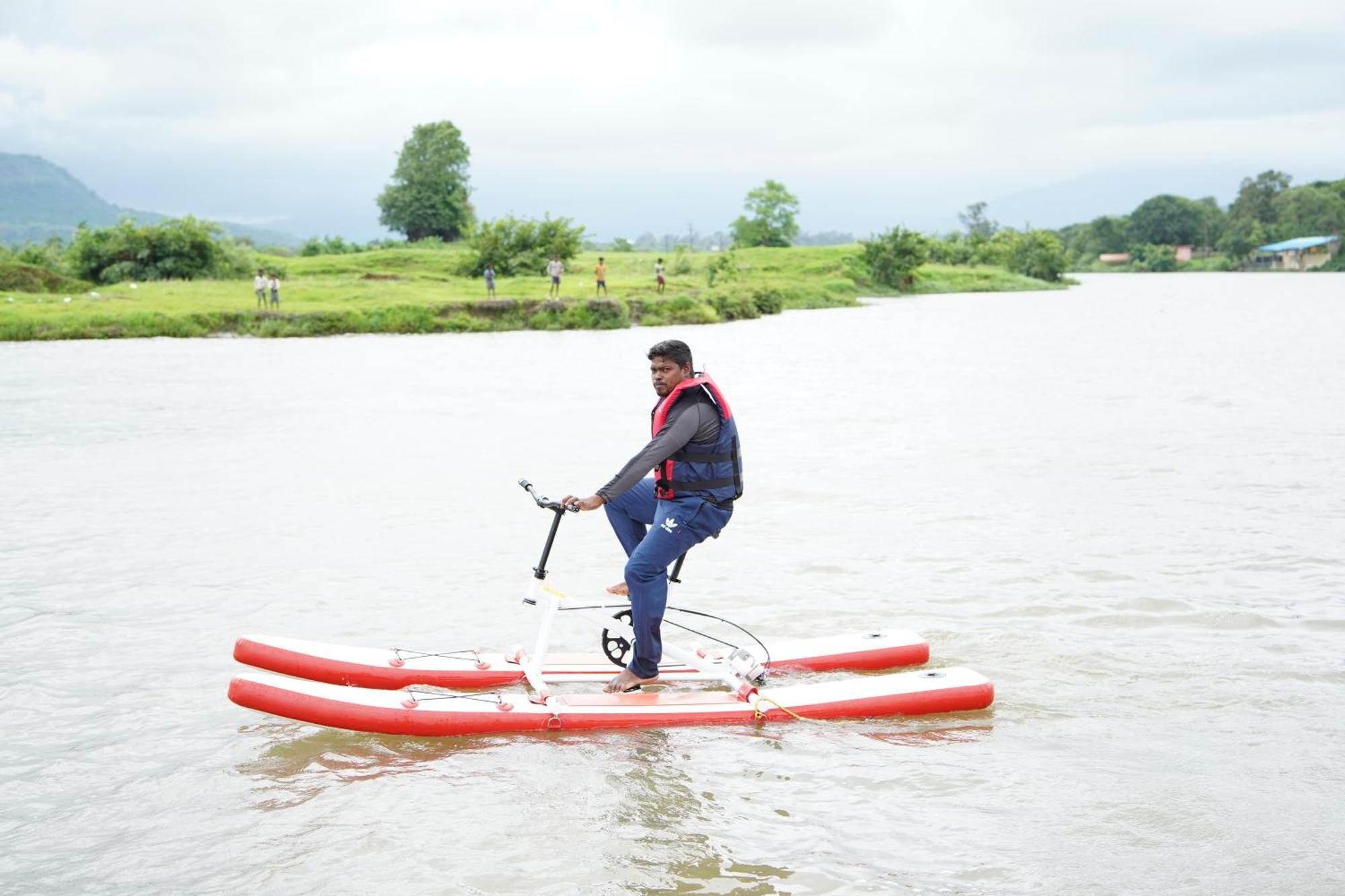 The Boat Club,Karjat Hotell Exteriör bild