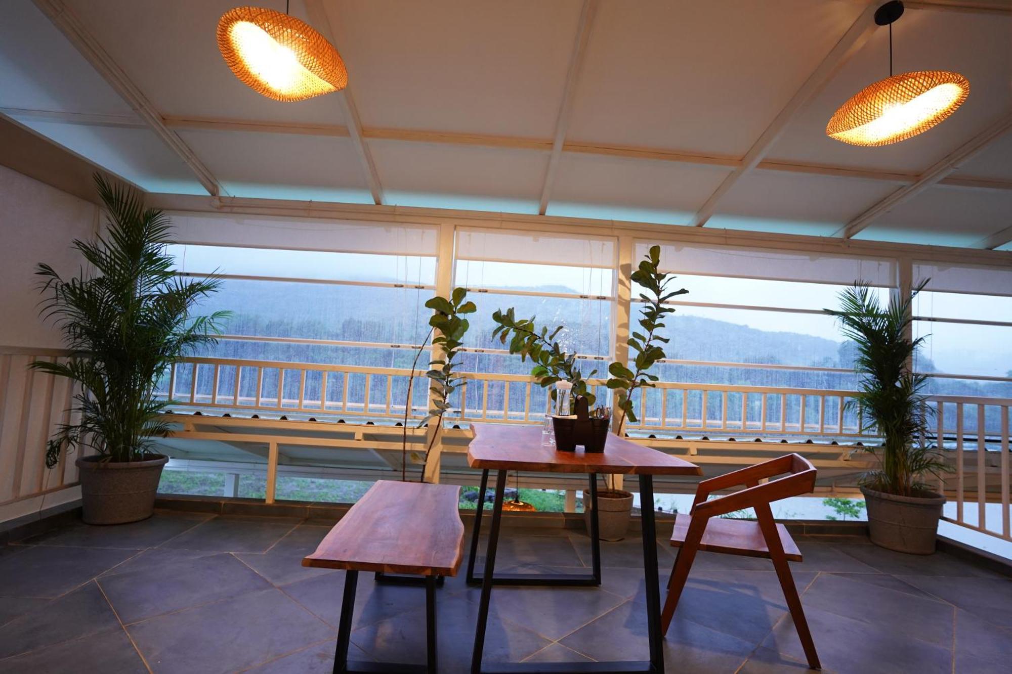 The Boat Club,Karjat Hotell Exteriör bild