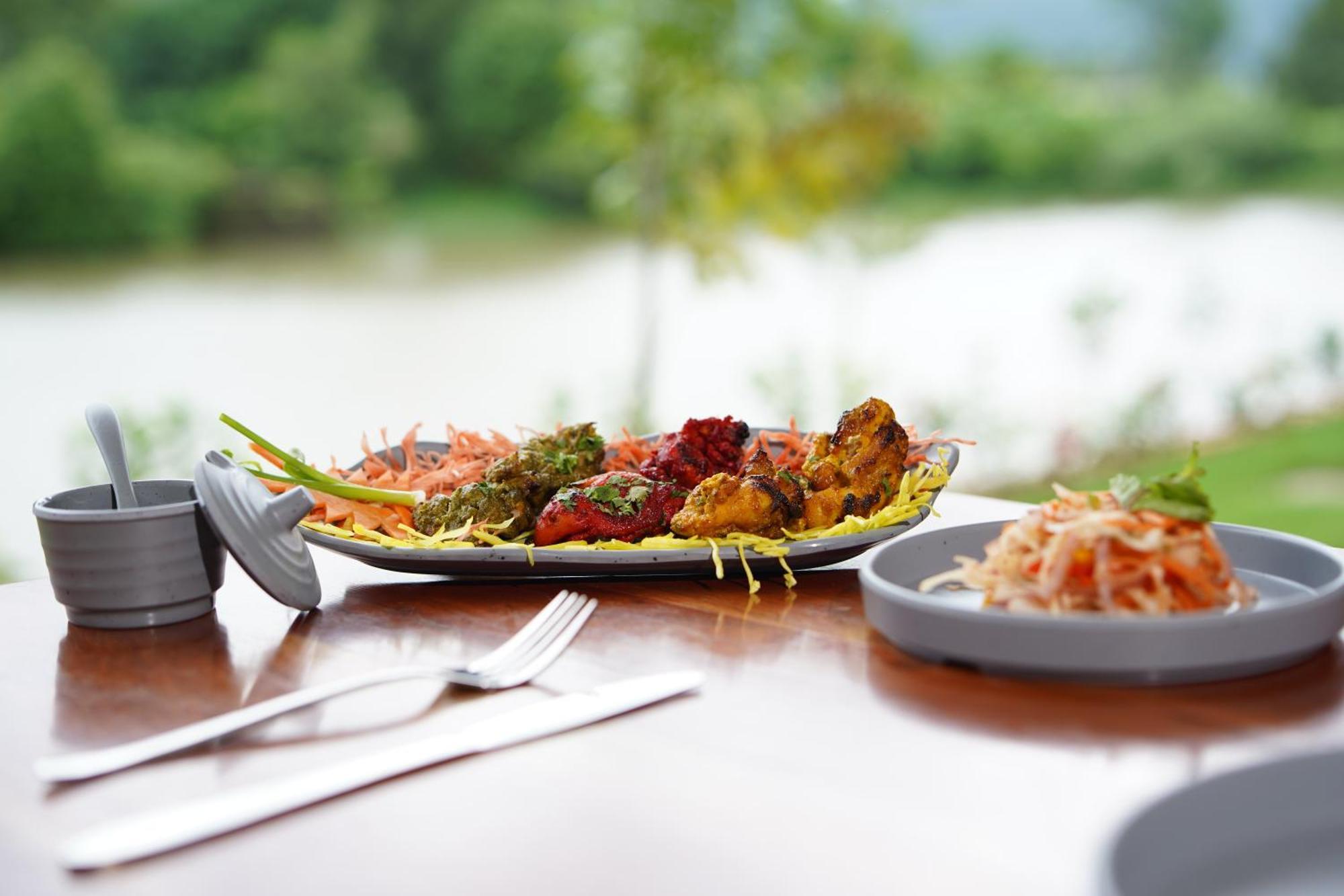 The Boat Club,Karjat Hotell Exteriör bild