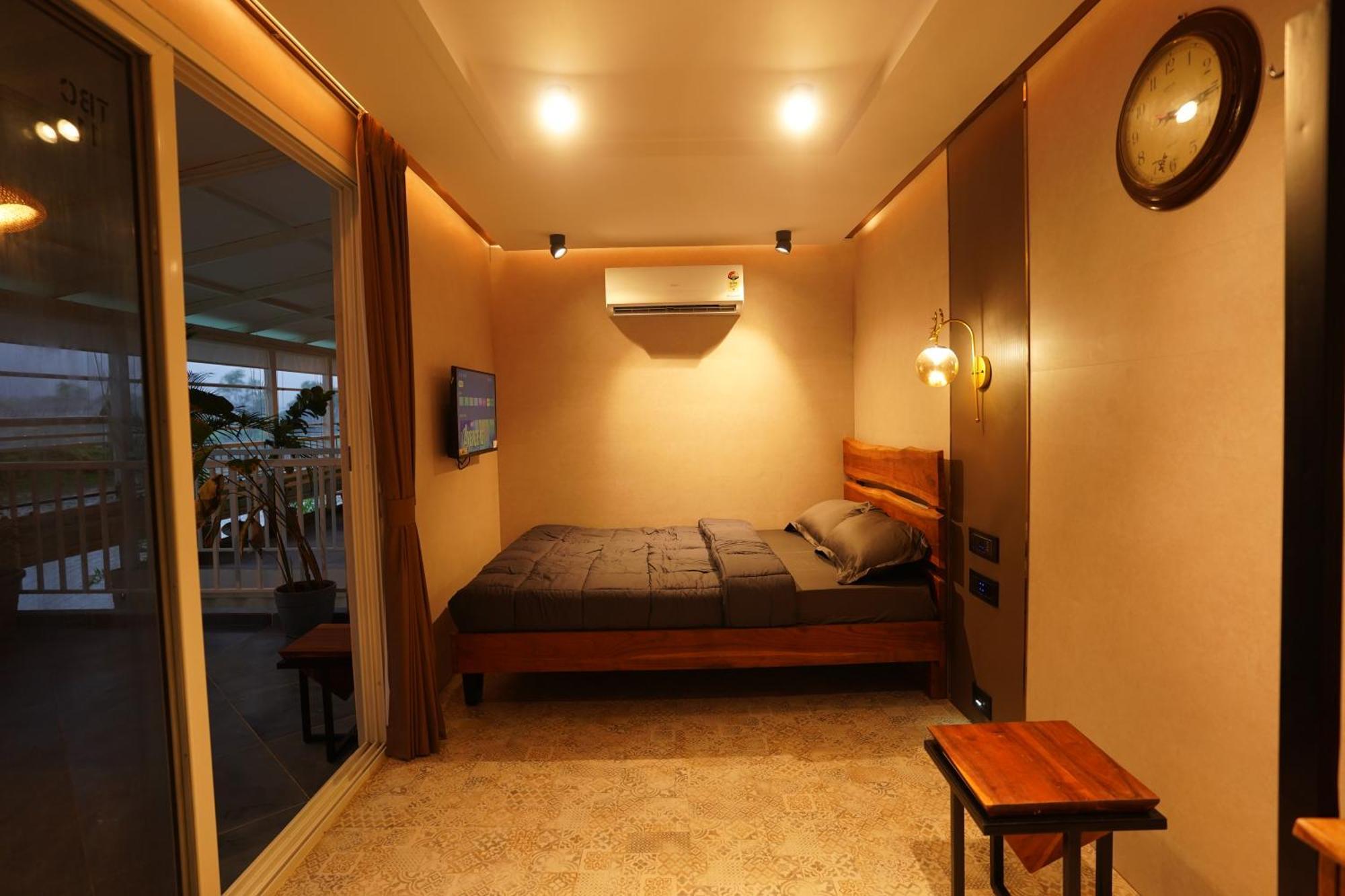 The Boat Club,Karjat Hotell Exteriör bild