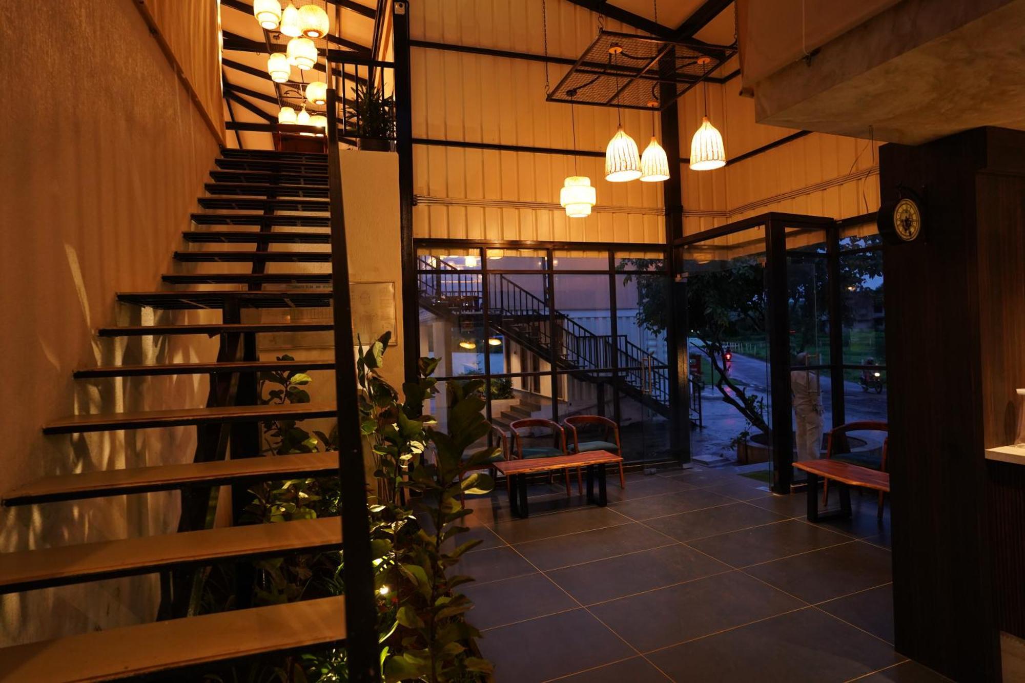 The Boat Club,Karjat Hotell Exteriör bild