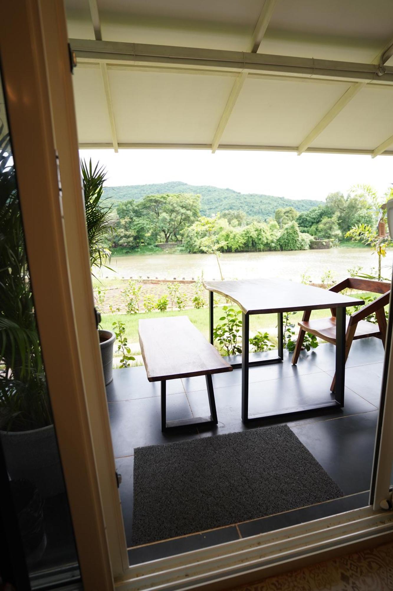 The Boat Club,Karjat Hotell Exteriör bild
