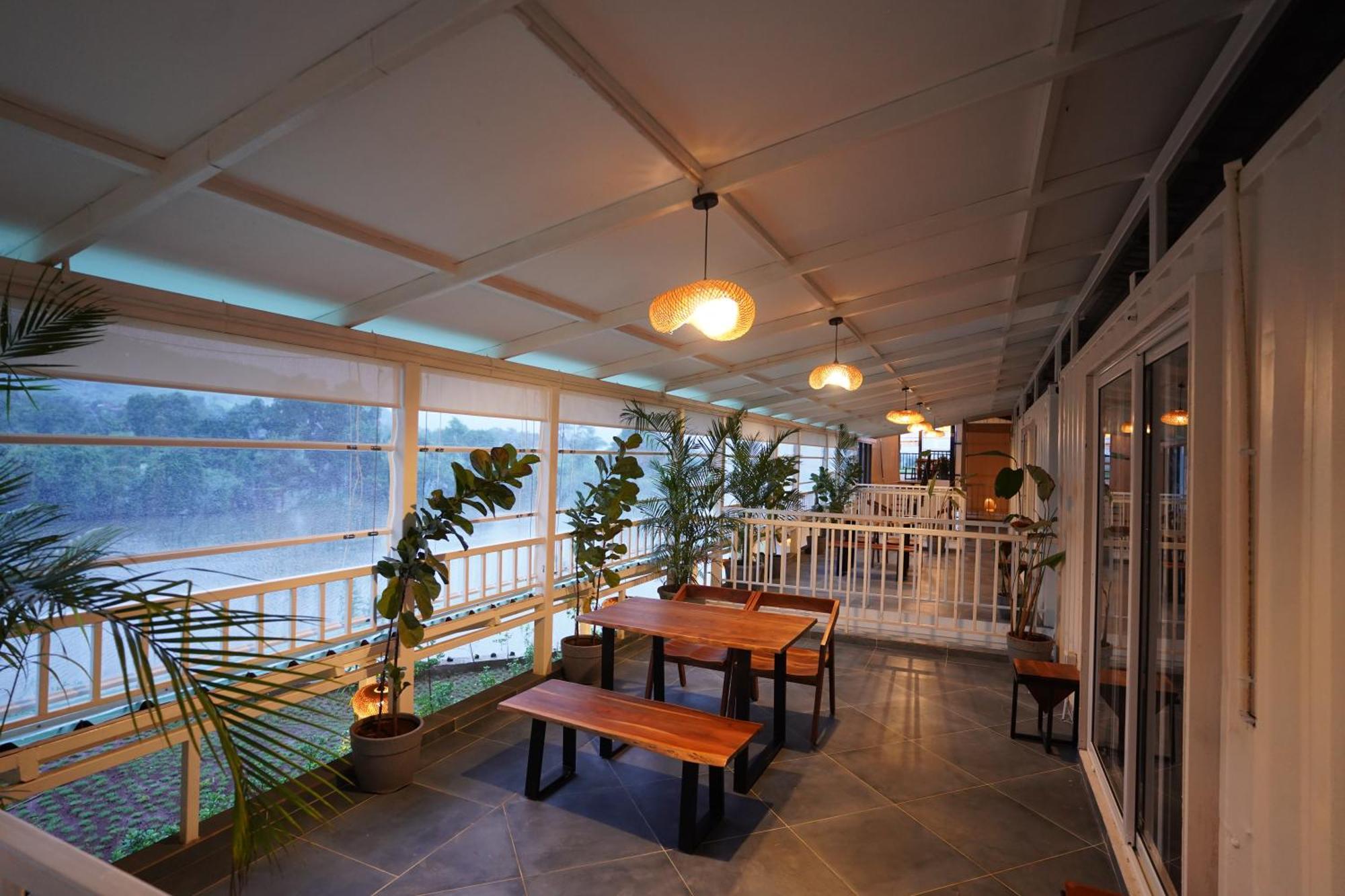 The Boat Club,Karjat Hotell Exteriör bild