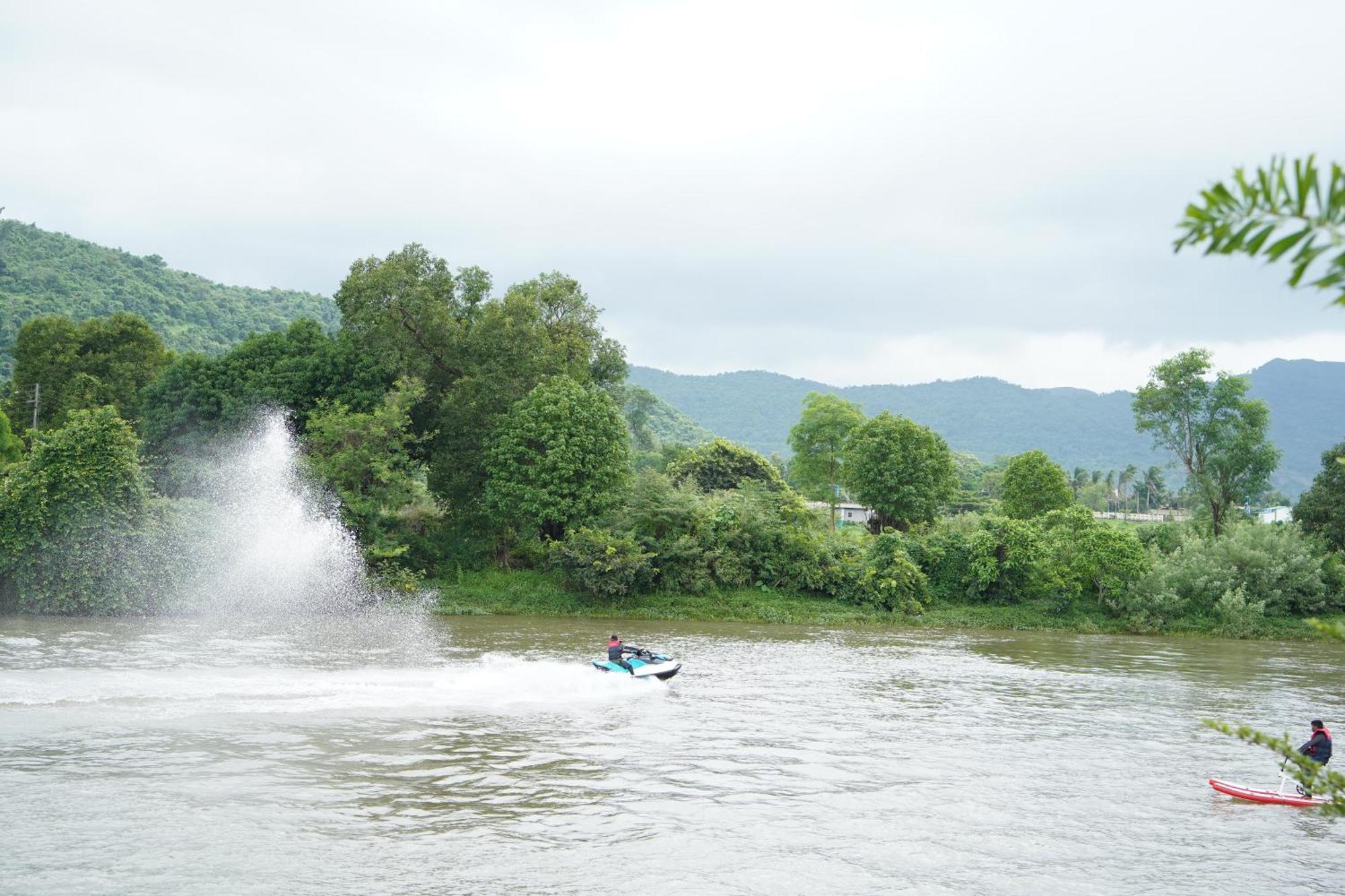 The Boat Club,Karjat Hotell Exteriör bild