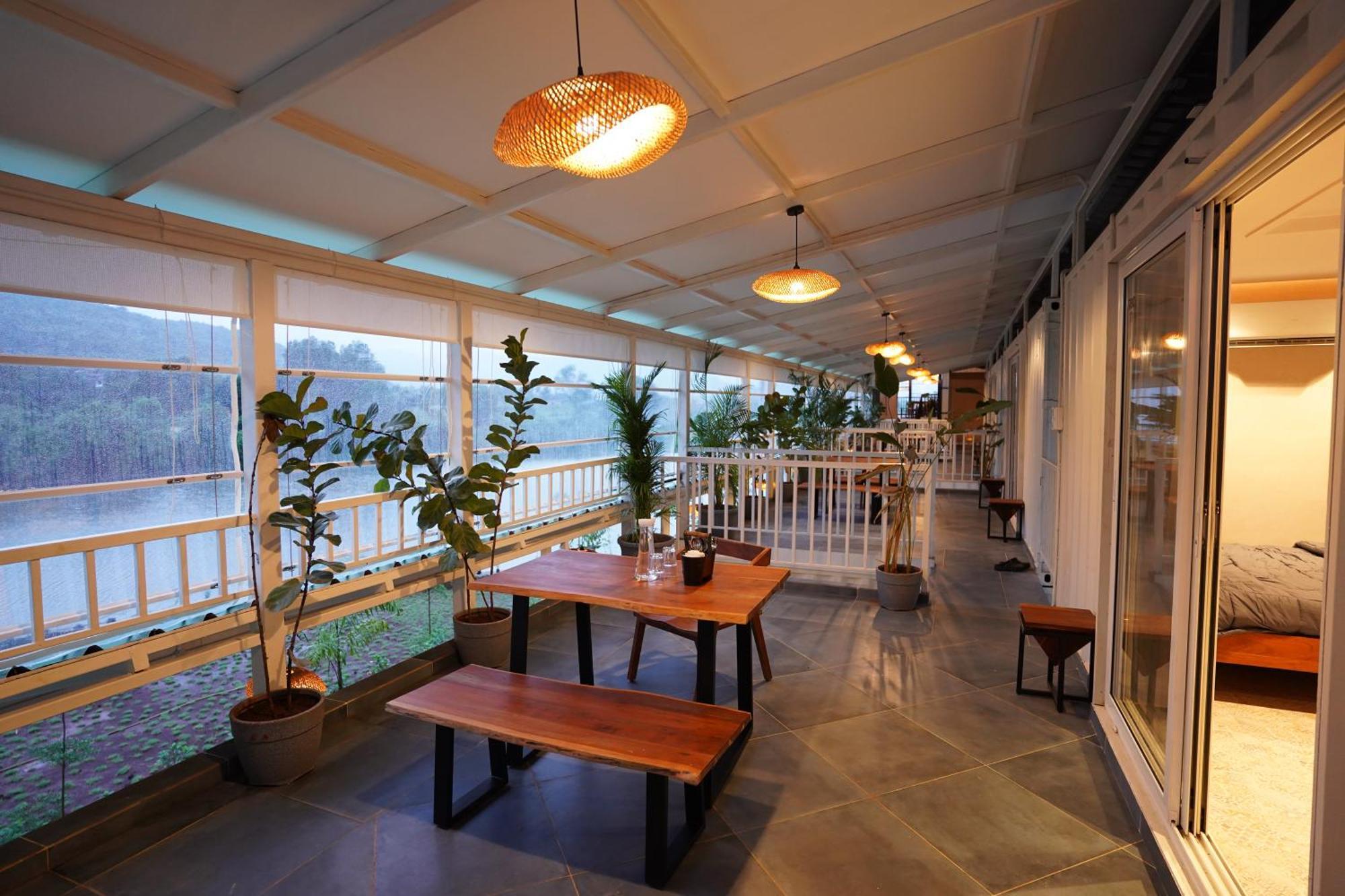 The Boat Club,Karjat Hotell Exteriör bild